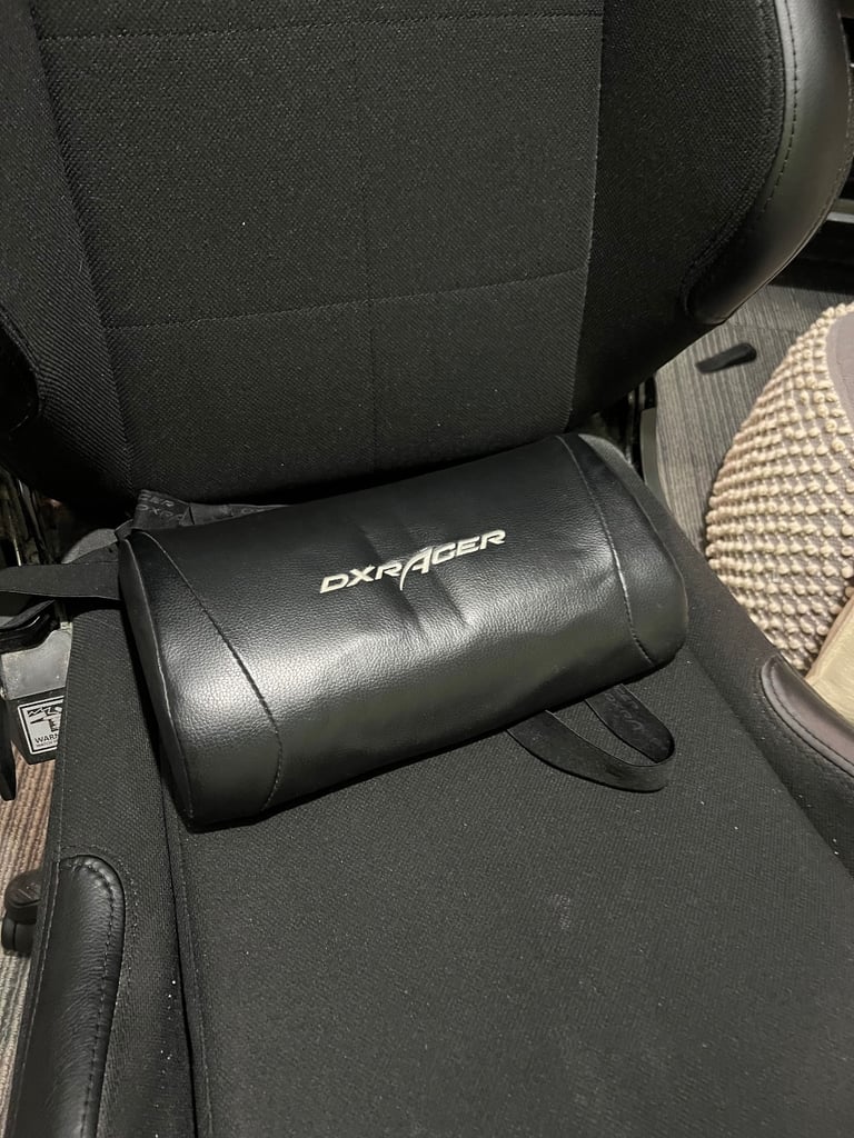 DX RACER GAMING CHAIR