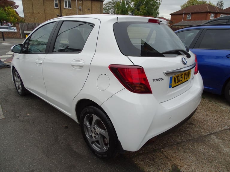 2015 Toyota Yaris 1.5 VVT-h Icon Hatchback 5dr Petrol Hybrid E-CVT Euro 6 (101 ps) HATCHBACK Petr...