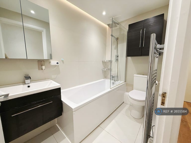 1 bedroom flat in Pavilion Mansions, London, SW9 (1 bed) (#2655584)