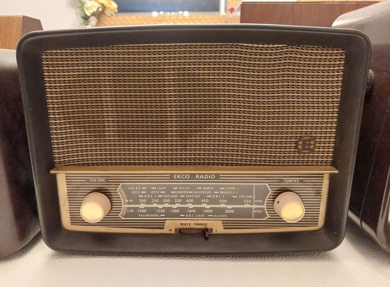 Vintage EKCO U245 Bakelite Radio