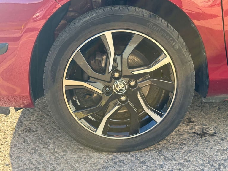 2017 Toyota Yaris 1.3 Yaris Design VVT-i 5dr - NATIONAL DELIVERY* Hatchback Petrol Manual