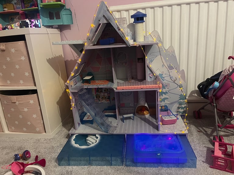 LOL wooden Ski Chalet