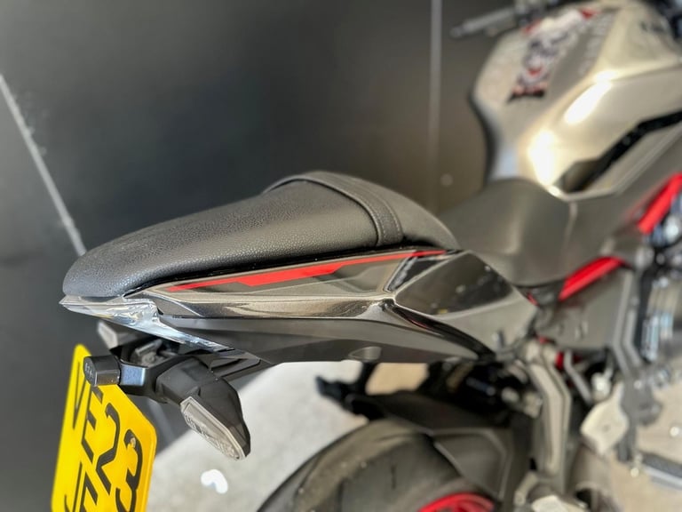 STUNNING LOW MILEAGE 2023/23 KAWASAKI Z650 MOTORCYCLE 