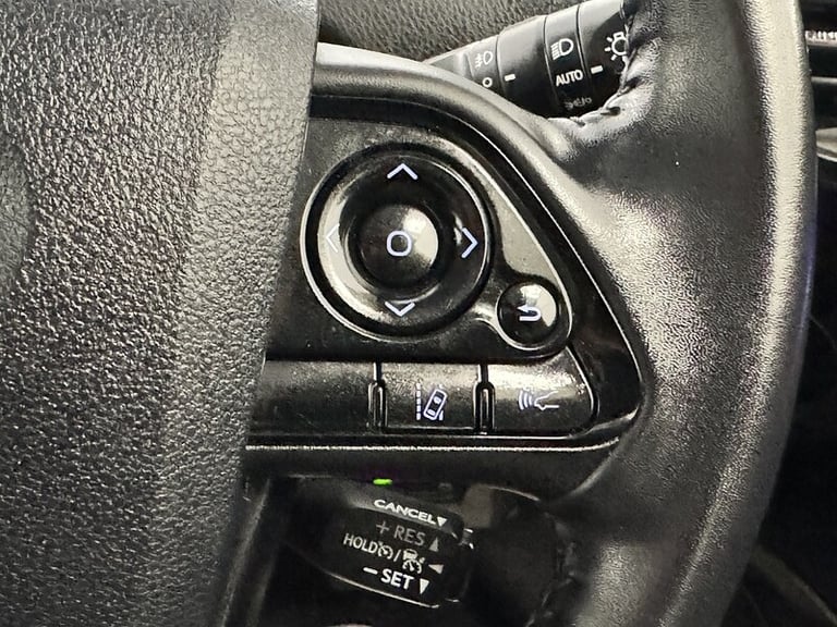 2025 Toyota Prius Vvt-I Active Hatchback HYBRID ELECTRIC Semi Automatic