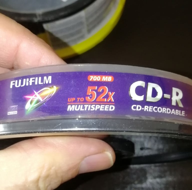 70 x CD-R CD-Recordable - 60 x Maxell + 10 x FujiFilm 52x 700MB Data 80 Min