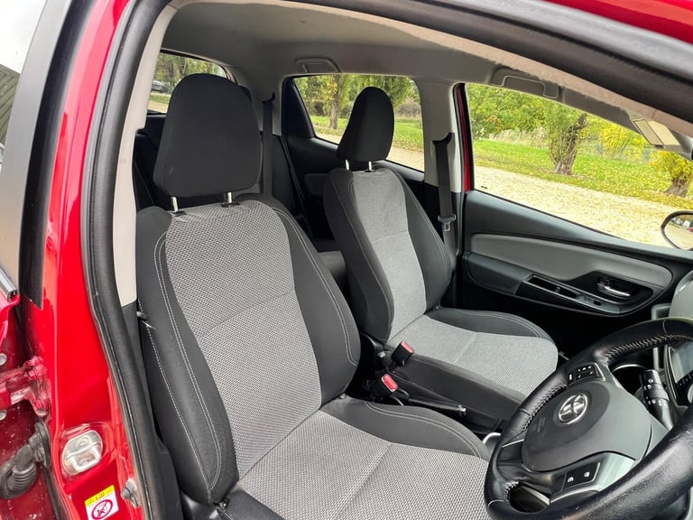 2016 Toyota Yaris 1.5 VVT-h Icon E-CVT Euro 6 5dr HATCHBACK Petrol/Electric Hybrid Automatic