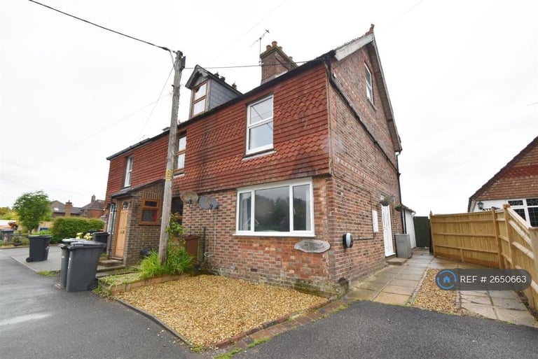 3 bedroom house in Sunnyside Villas, Battle, TN33 (3 bed) (#2650663)