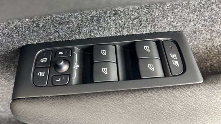 2023 Volvo XC40 Plus, B3 Mild hybrid, Petrol, Dark (360 Parking Camera, Apple Car Play) Estate Pe...