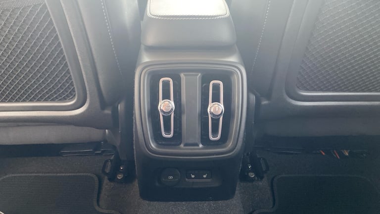 2024 Volvo XC40 2.0 B3P Ultra Dark 5dr Auto ESTATE PETROL Automatic