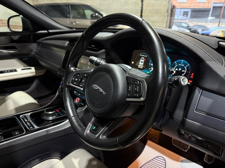 2017 Jaguar XF 2.0d R-Sport Saloon 4dr Diesel Auto AWD Euro 6 (s/s) (240 ps)