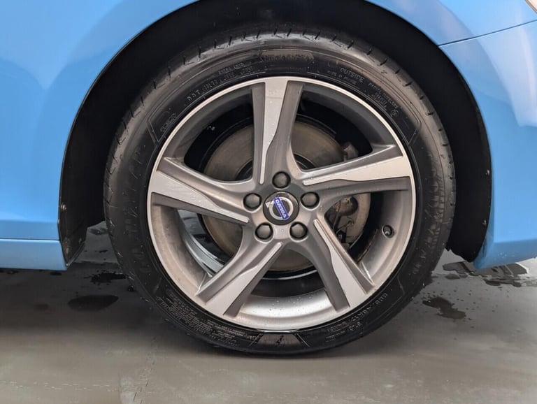 2015 Volvo V40 2.0 D2 R-Design Lux Nav Hatchback 5dr Diesel Manual Euro 6 (s/s) (120 ps) - HATCHB...