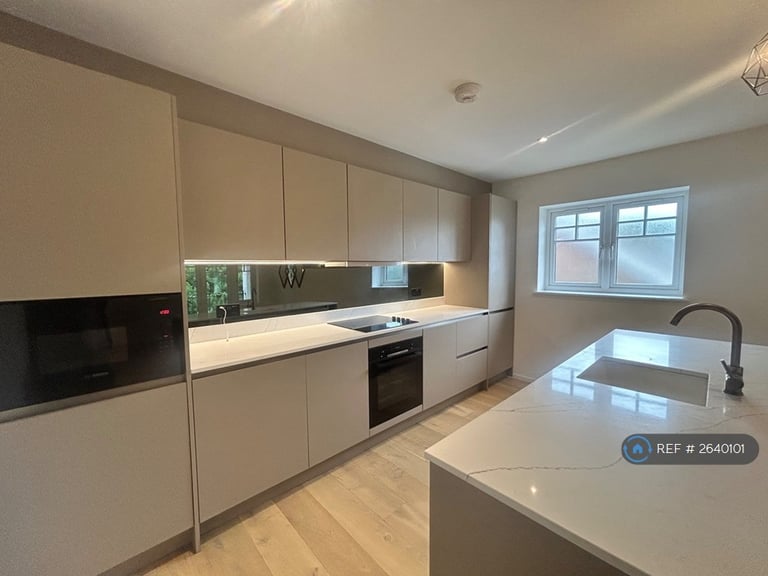 2 bedroom flat in Purley, Purley, CR8 (2 bed) (#2640101)