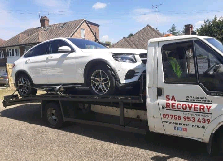 CAR BREAKDOWN RECOVERY IN HATFIELD.CHEAP TOWING MOTORWAY RECOVERY A1M