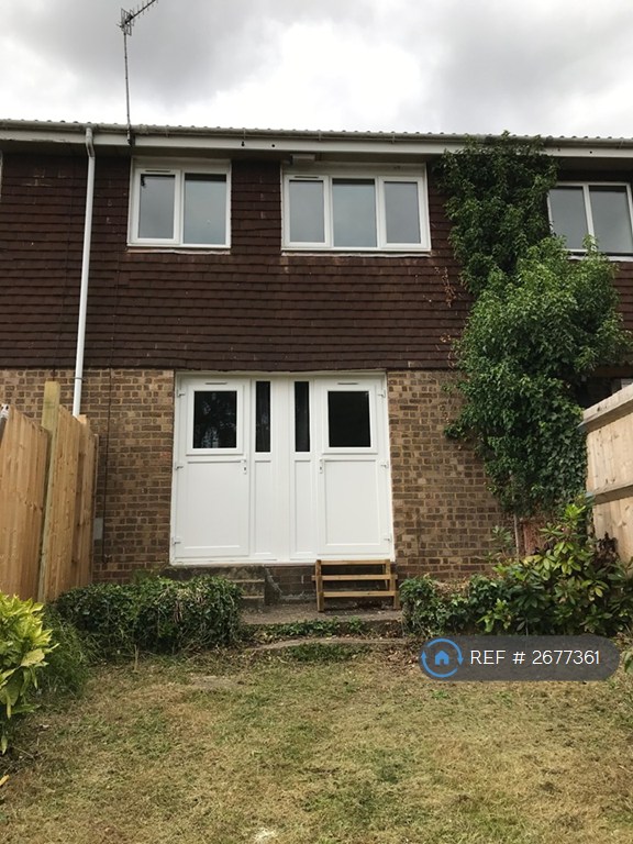 5 bedroom house in Park Barn Drive, Guildford, GU2 (5 bed) (#2677361)