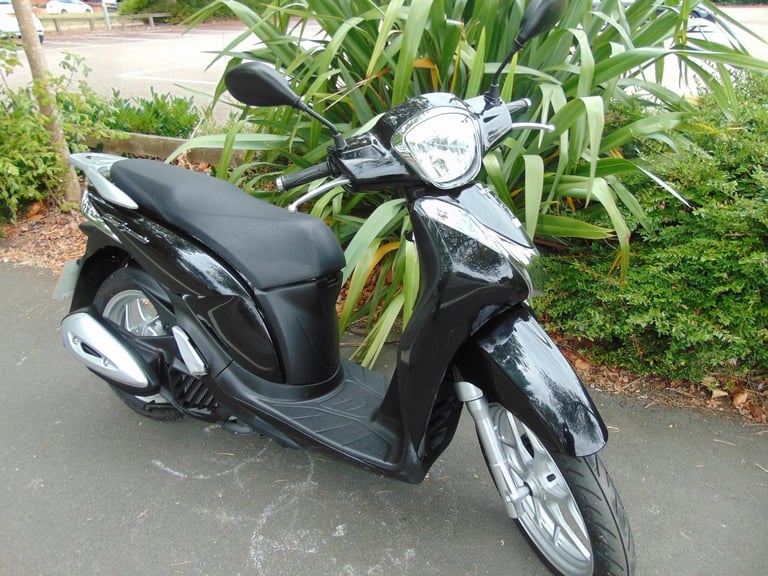 Honda ANC 125 F SH125 Automatic Scooter 2016 very low miles little used from new