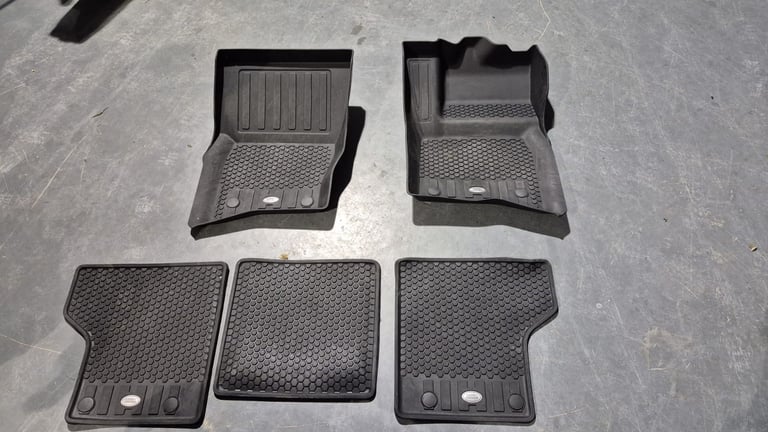 Land rover defender rubber mats