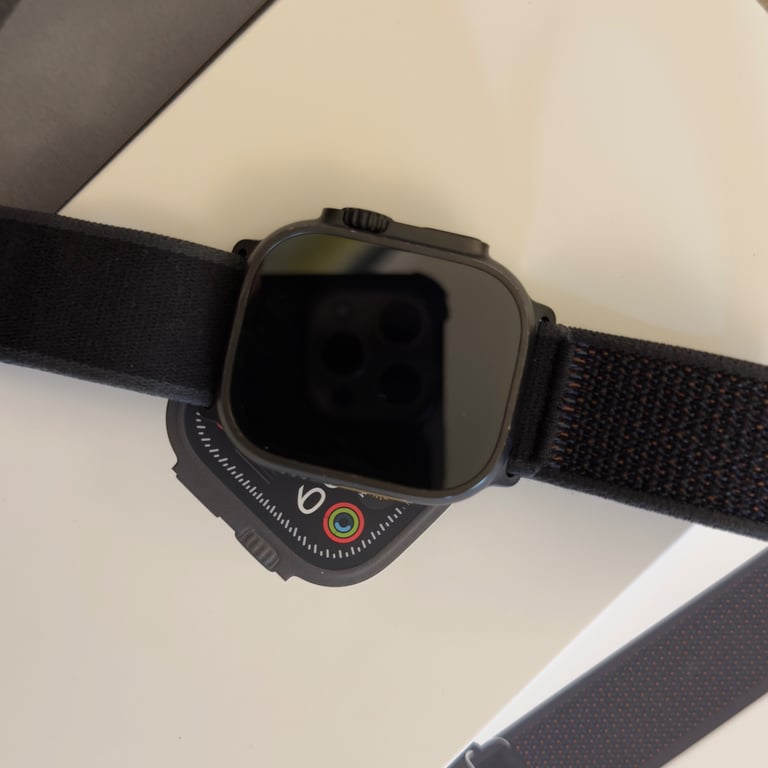 Apple Watch Ultra 2 Black GPS+Cellular 49mm Titanium with the Trail Loop strap 