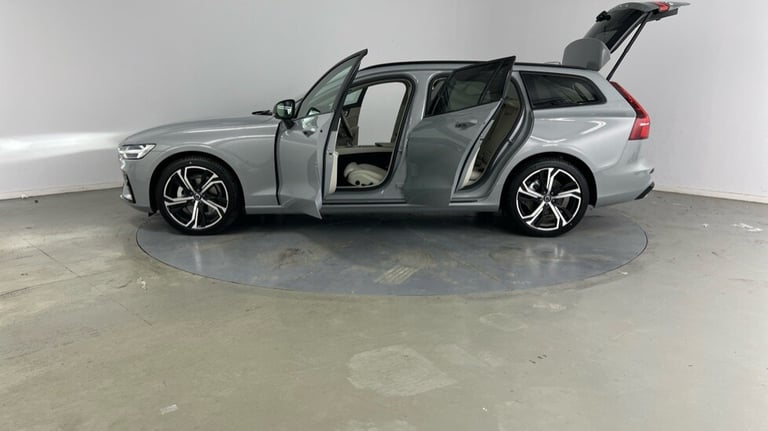 2025 Volvo V60 Plus, B4 Mild hybrid, Petrol, Dark Estate Petrol Automatic