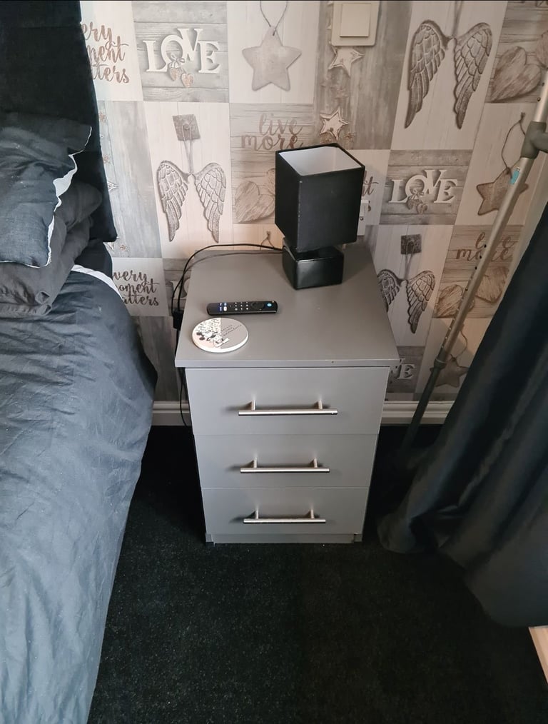 2 draw double wardrobe with 2 matching bedside cabinets 