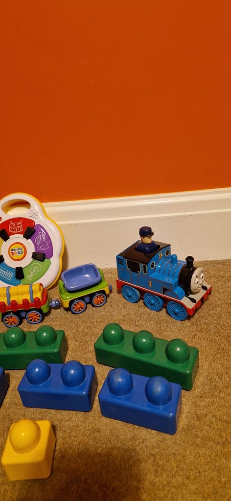 TOY BUNDLE 1. IN EXCELLENT CONDITION.