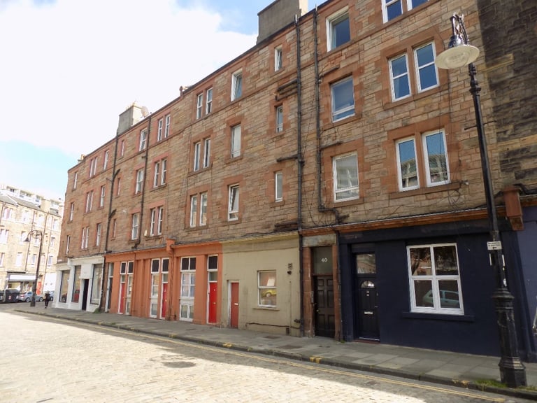 2 bedroom flat in Henderson Street, Leith, Edinburgh, EH6 6DE
