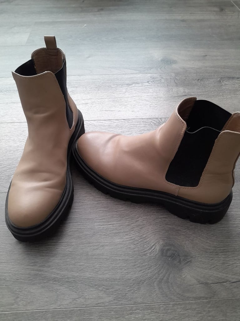 Ladies Boots size 8