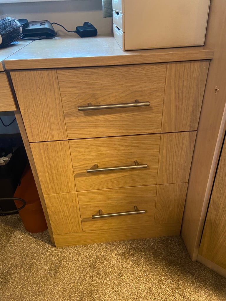 Chest of Drawers - 3 drawers. - light oak