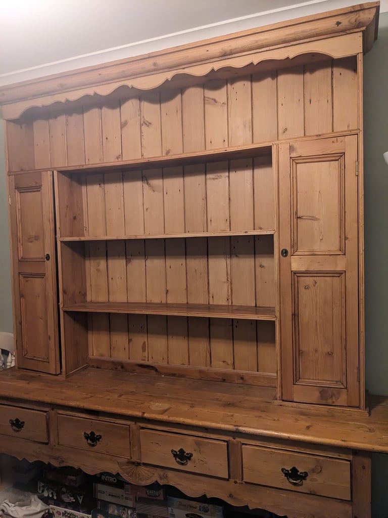 Pine dresser