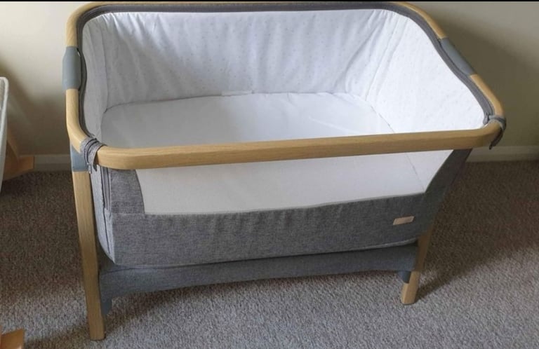 Baby crib travel cot with mattress and carry bag tutti bambini