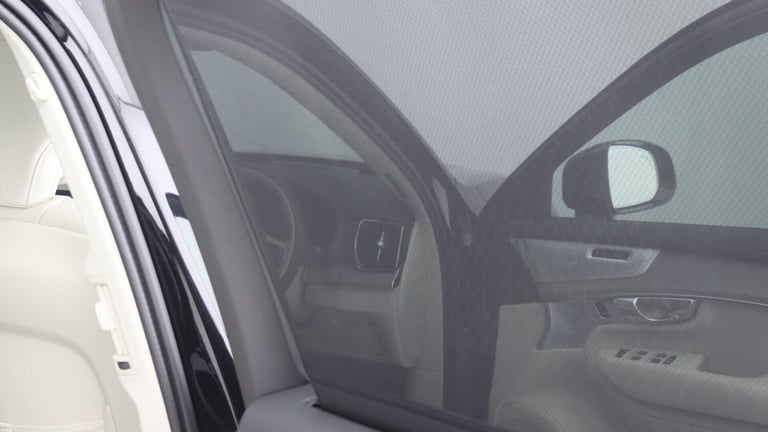 2025 Volvo XC90 T8 PHEV AWD Ultra, Dark, 7 Seats (Sunroof, Pilot Assist, Bowers &amp; Wilkins) ES...