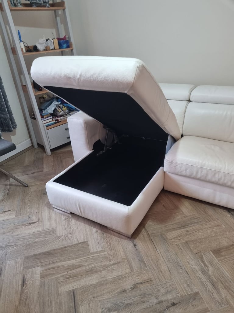 L SHAPE SOFA BED IN LEATHER