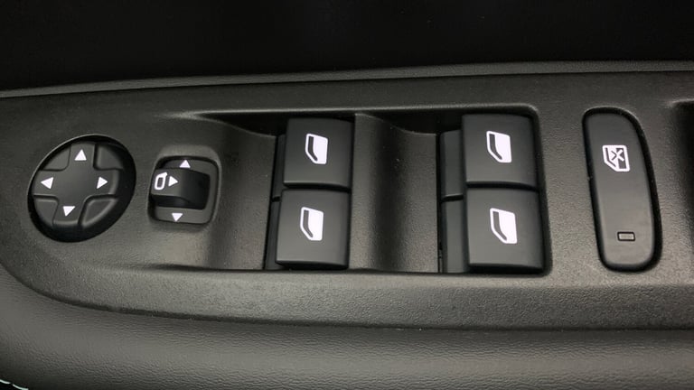 2020 Peugeot 208 50kWh Allure Hatchback 5dr Electric Auto (136 ps) Hatchback Electric Automatic