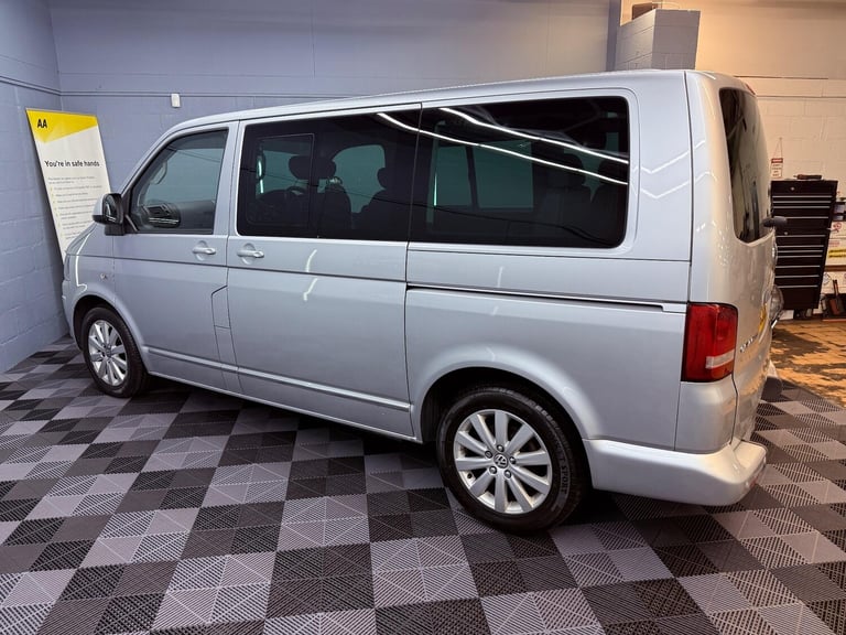 2011 Volkswagen Caravelle 2.0 TDI Executive DSG Euro 5 5dr MPV Diesel Automatic