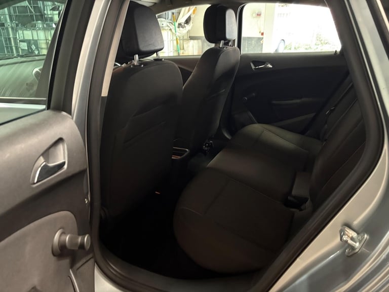 2014 Vauxhall Astra 1.4 16v Design Euro 5 5dr HATCHBACK Petrol Manual