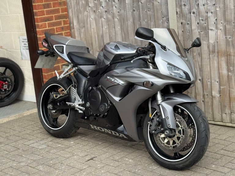 HONDA CBR 1000 RR FIREBLADE 2006 (56) SUPER SPORT + VERY CLEAN EXAMPLE 