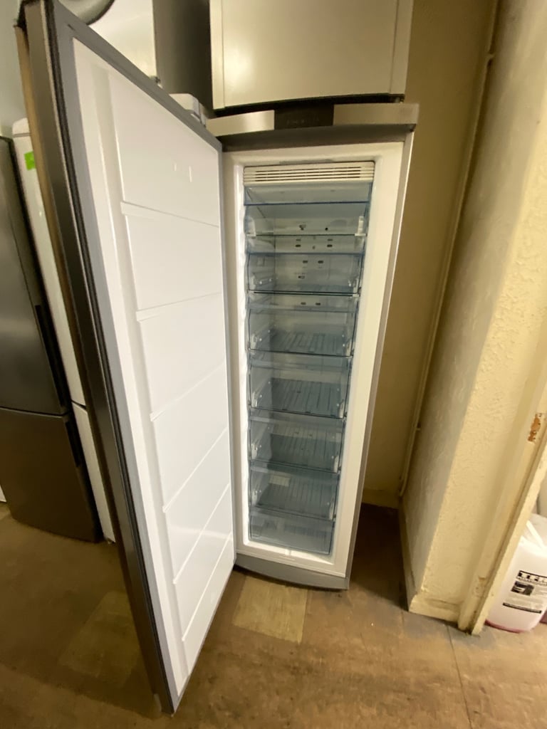 📞IMMACULATE CONDITION CHROME AEG 6FT FREEZER