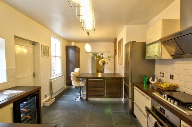 ** Move in today ** 1 double bedroom for rent