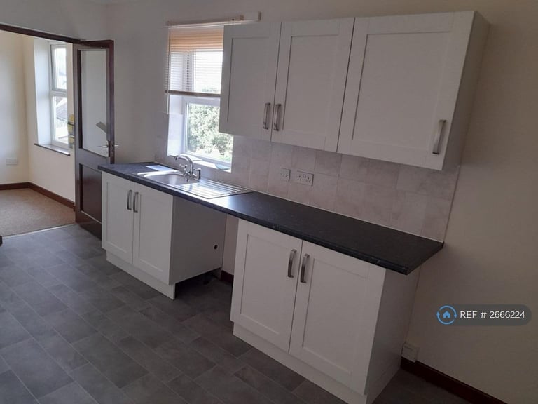 2 bedroom flat in Station Road, Littleport, Ely, CB6 (2 bed) (#2666224)