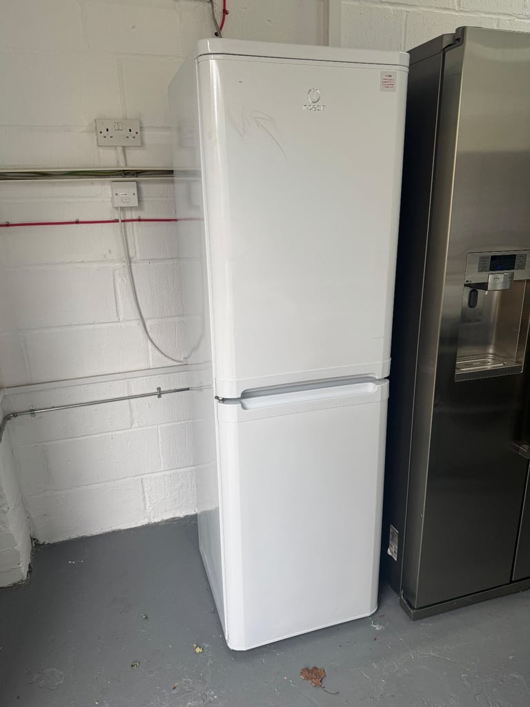 Indesit Freestanding fridge freezer - Free Same Day Delivery