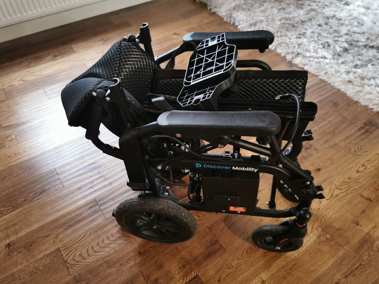 Electric folding wheelchair 