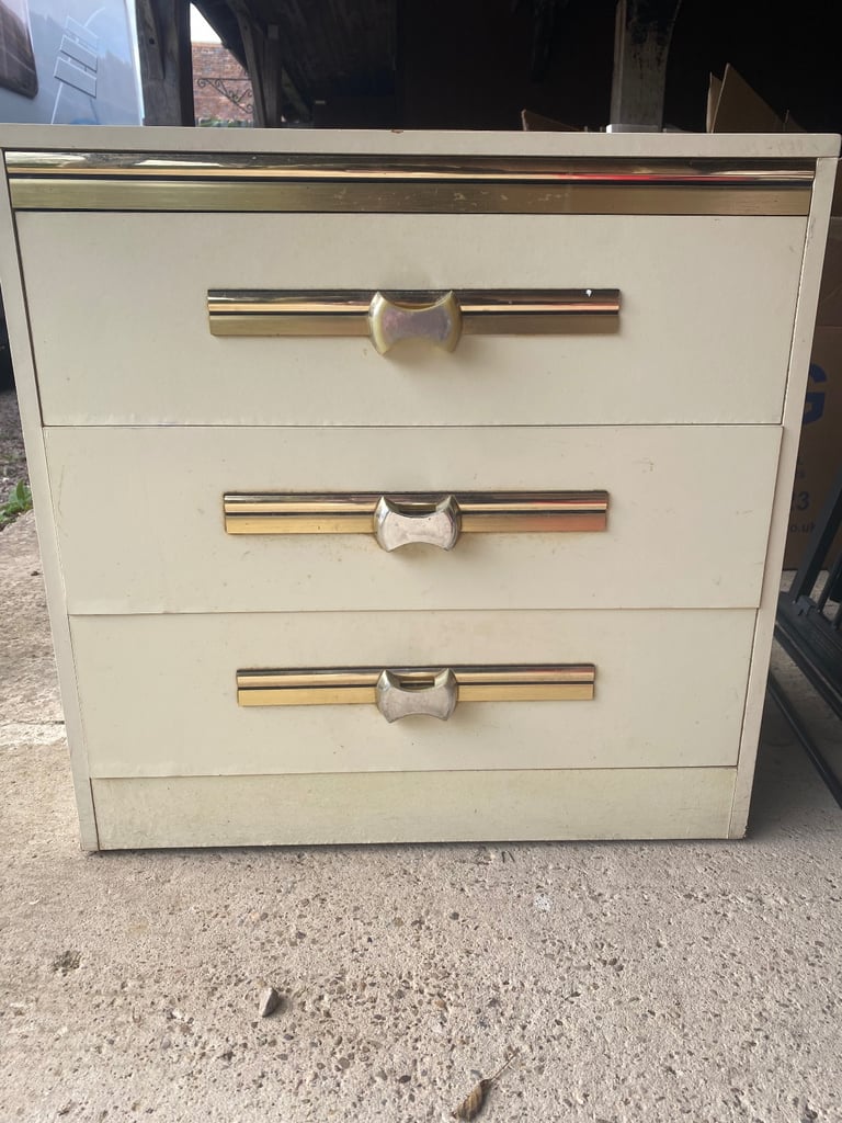 Small chest of drawers 