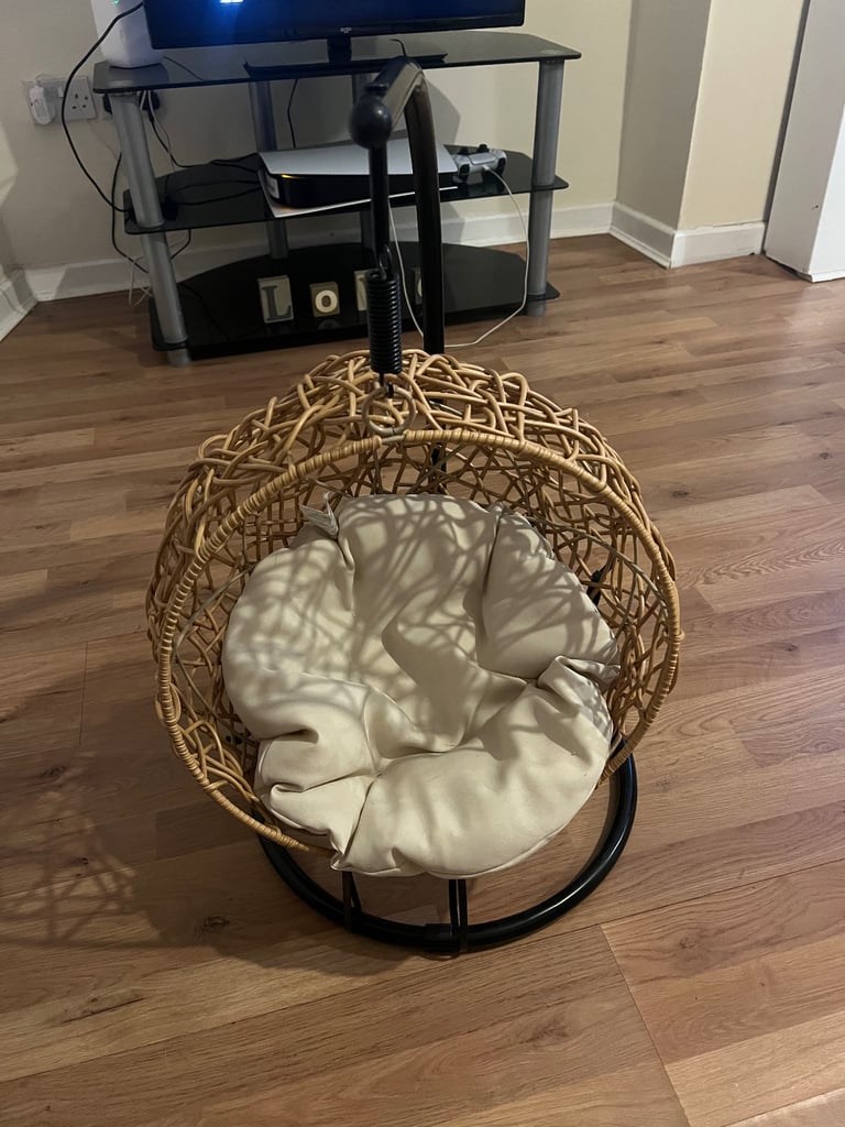 Pet swinging egg chair 