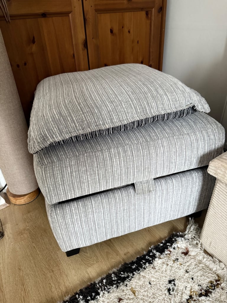 Sofa set (2 seater is also a sofabed)