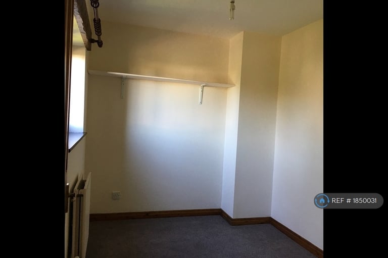 3 bedroom house in Fulstone Road, Huddersfield, HD4 (3 bed) (#1850031)