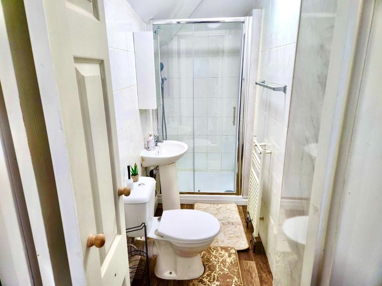 Beautiful Single Room Ensuite with FREE living space