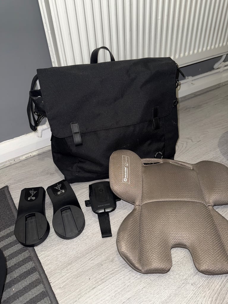 Full Maxi Cosi travel system 