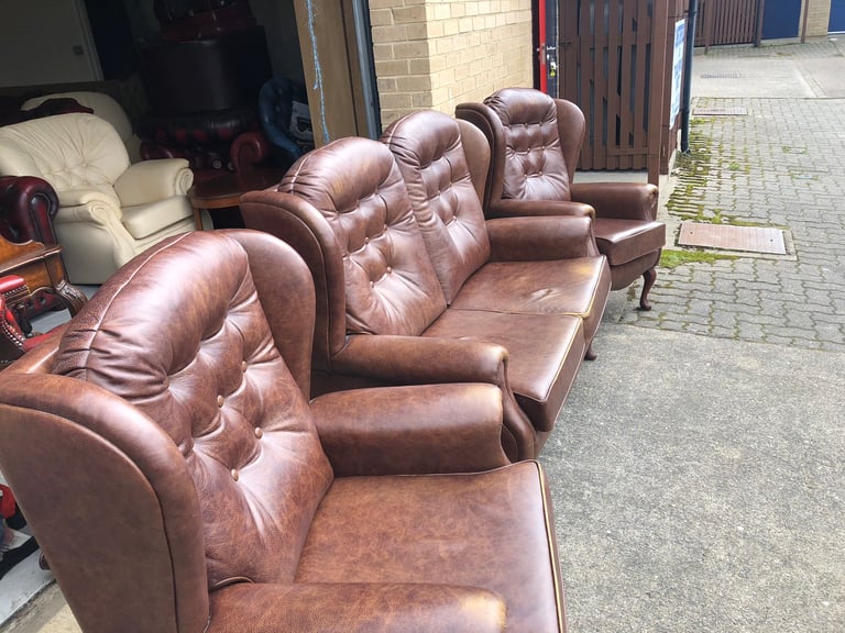 Chesterfield high back 2seater suite 