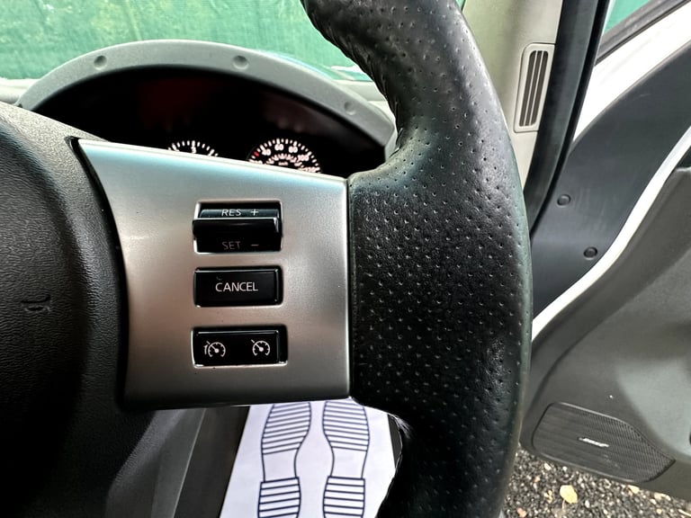 2013 Nissan Navara 3.0 dCi V6 Outlaw 4WD Diesel 4-Door Diesel