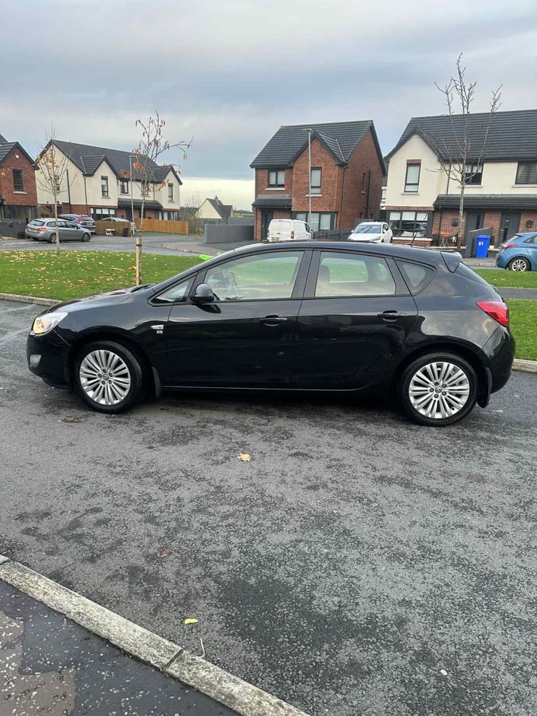 Vauxhall, ASTRA, Hatchback, 2011, Manual, 1398 (cc), 5 doors