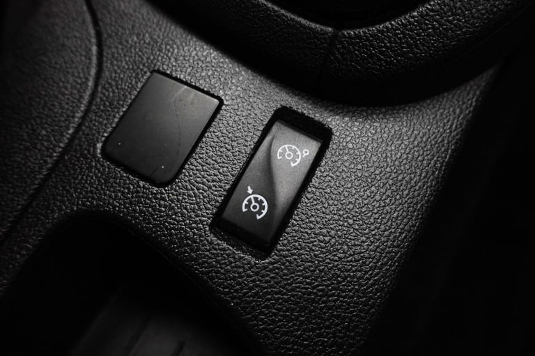 2017 Renault Clio 1.2 16V Dynamique Nav Hatchback 5dr Petrol Manual Euro 6 (75 ps) Hatchback Petr...